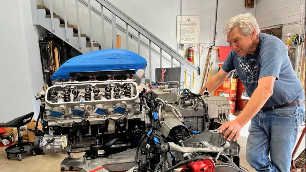 V8 C8 engine screenshot